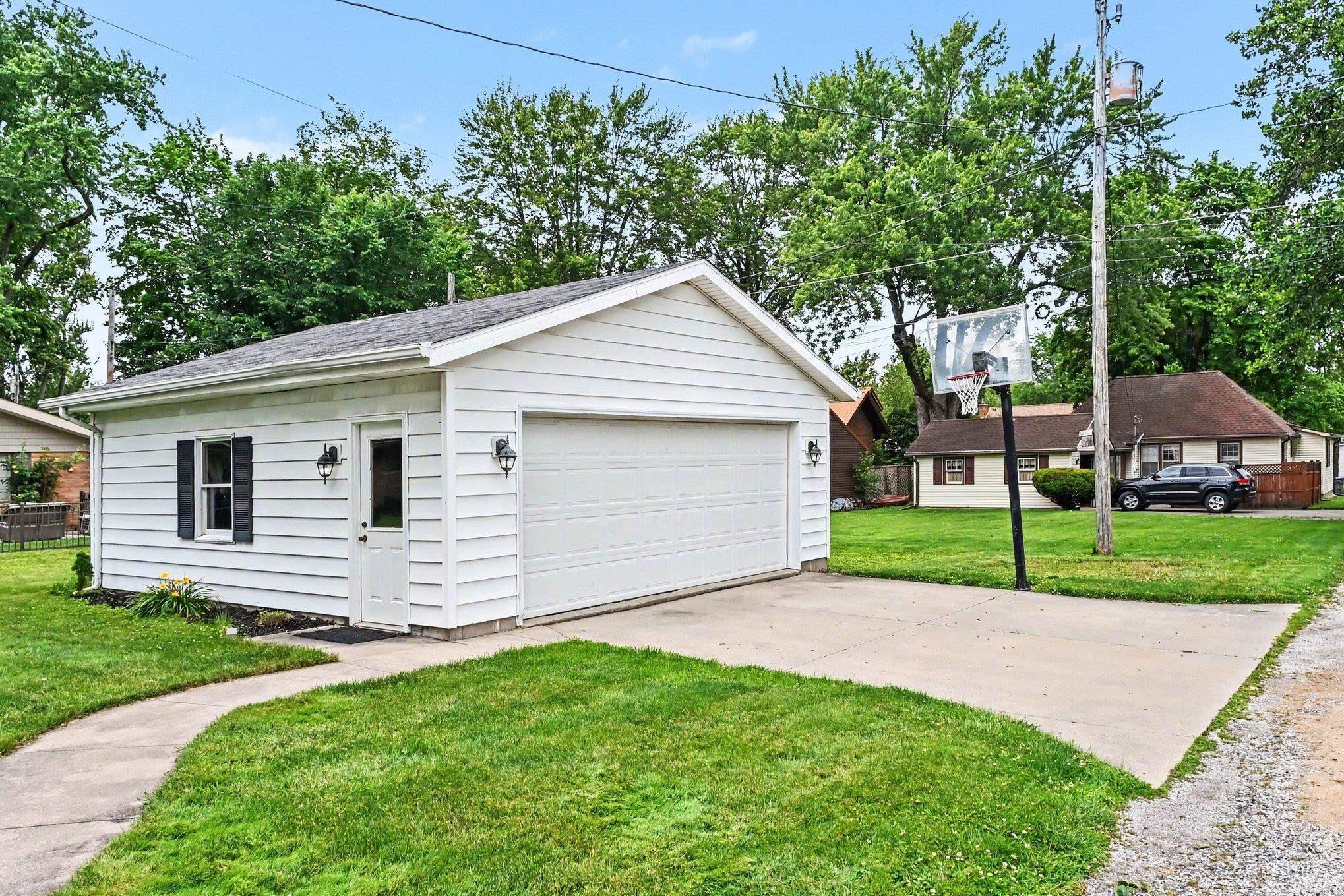 604 E Van Buren Street Nappanee IN 46550