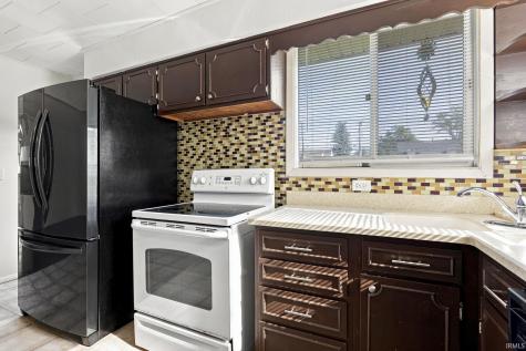 209 E Ohio Street Bluffton IN 46714