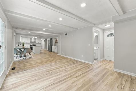 11207 Illinois Road Fort Wayne IN 46814