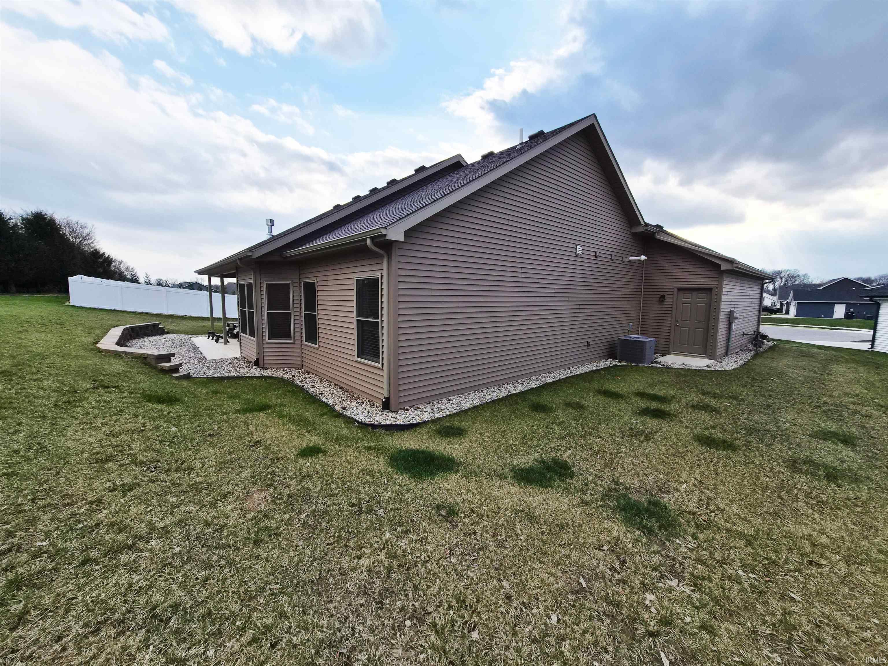 3990 E Kings Pass Warsaw IN 46582