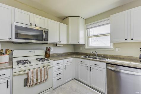 1457 S Pleasantview Drive Yorktown IN 47396
