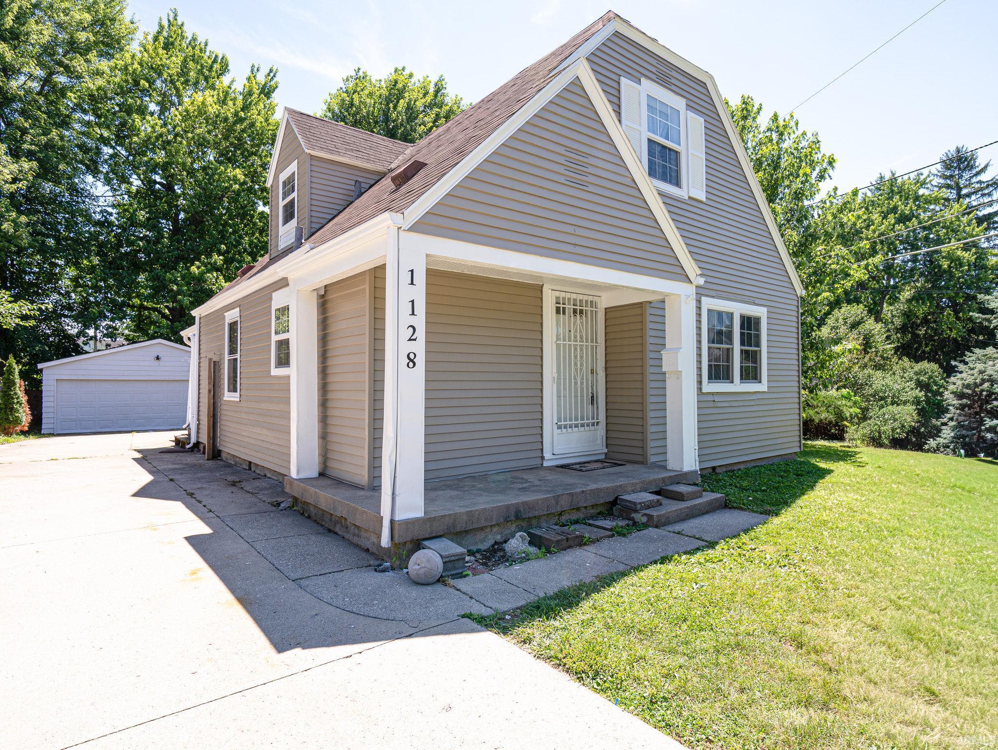 1128 Somerset Lane Fort Wayne IN 46805