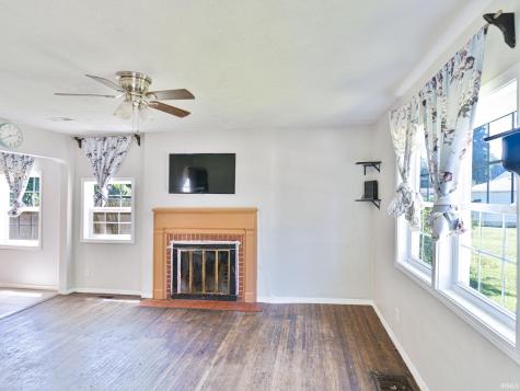 1128 Somerset Lane Fort Wayne IN 46805