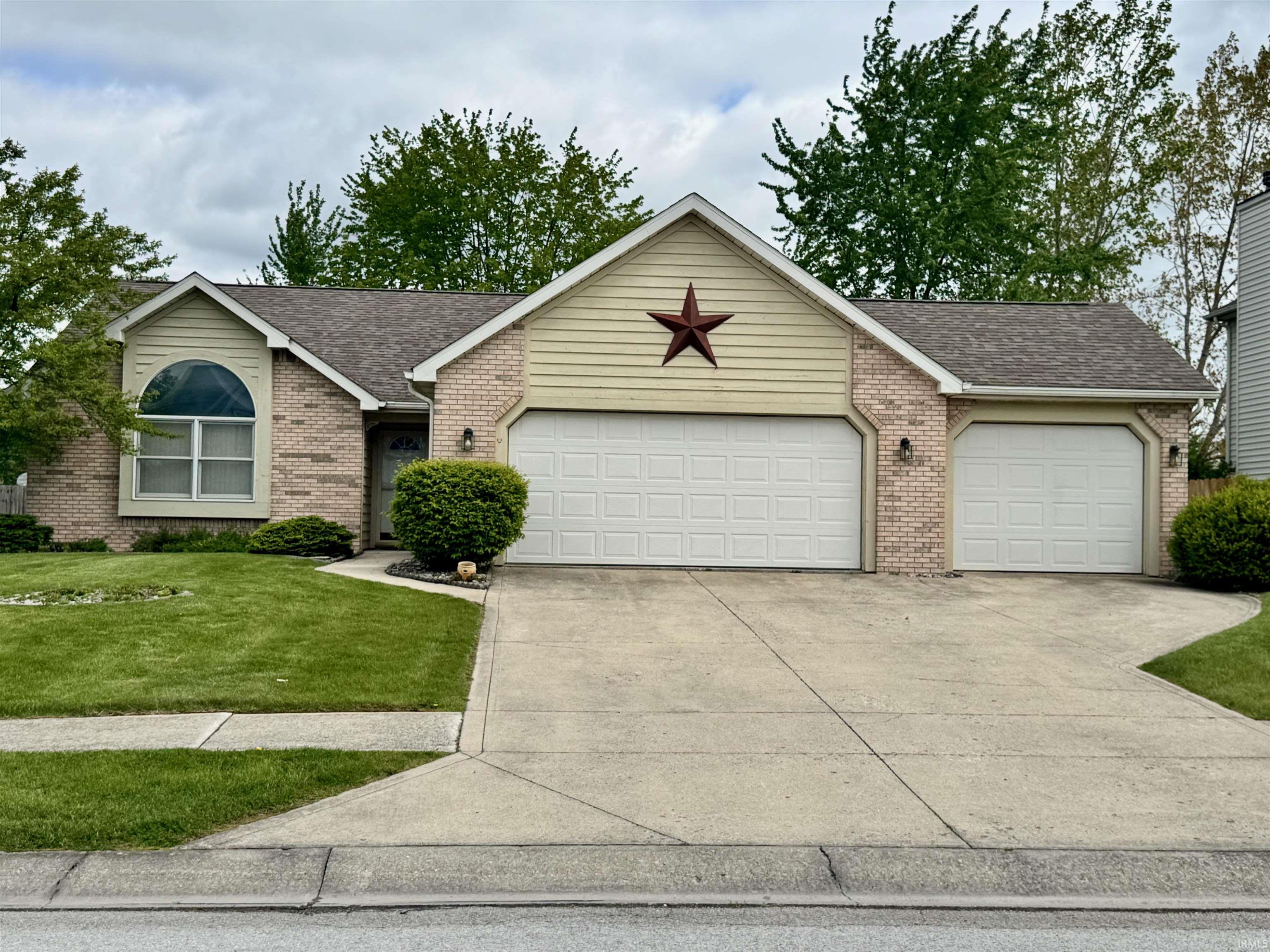 1808 Wisteria Place Fort Wayne IN 46818
