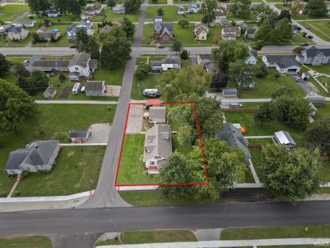 309 E Walnut Street Chalmers IN 47929