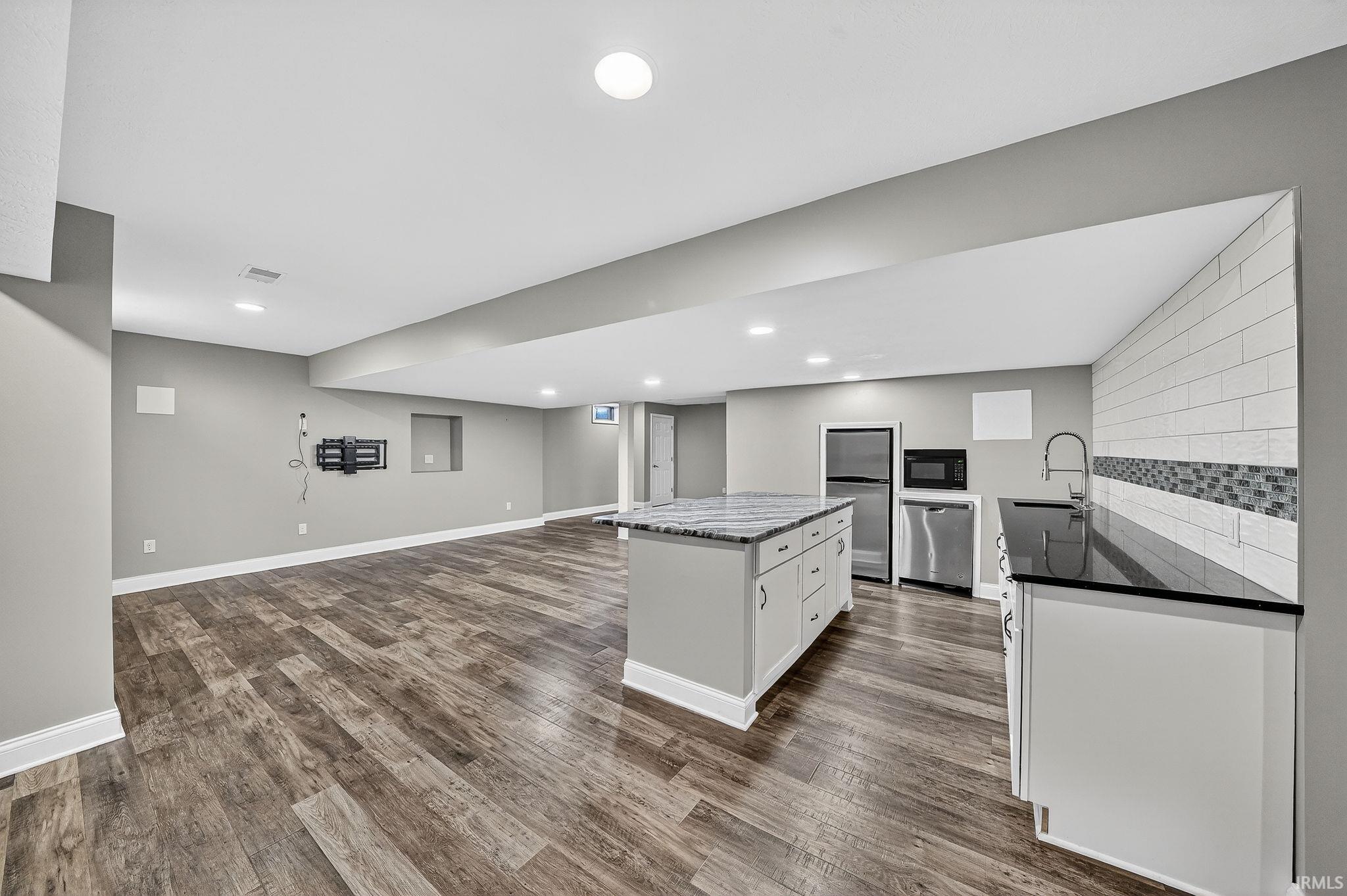 51216 Leeward Point Granger IN 46530