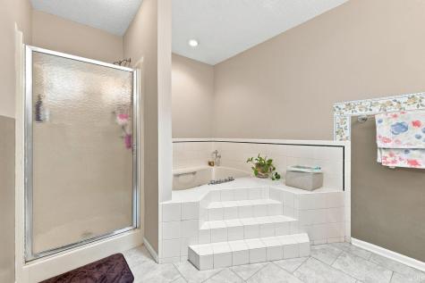 8323 Ramshire Lane Fort Wayne IN 46835