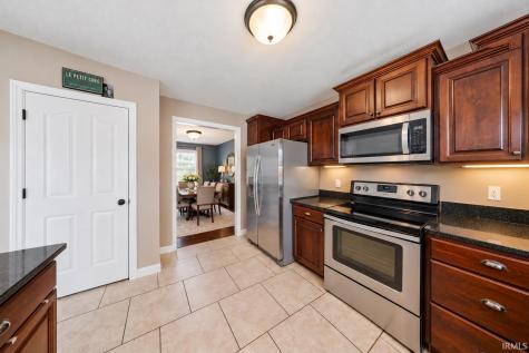 8825 Hartwell Drive Evansville IN 47725