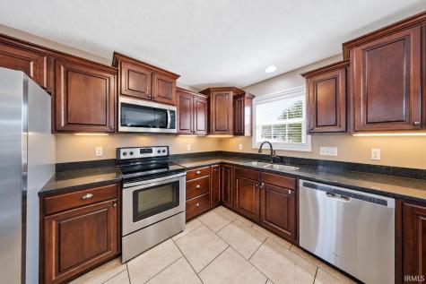 8825 Hartwell Drive Evansville IN 47725
