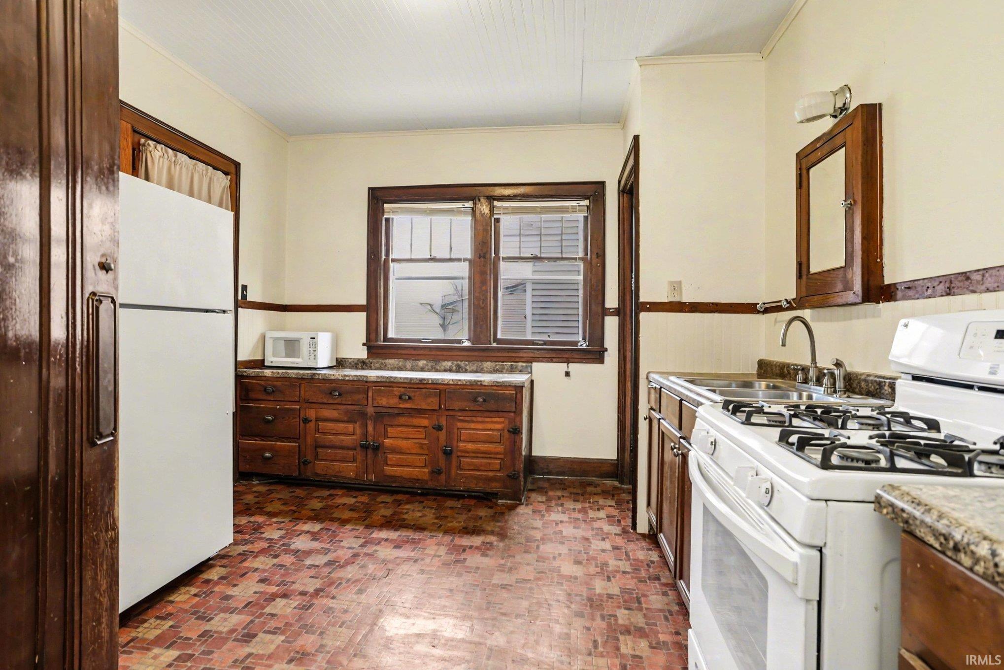 1112 Blaine Avenue South Bend IN 46616