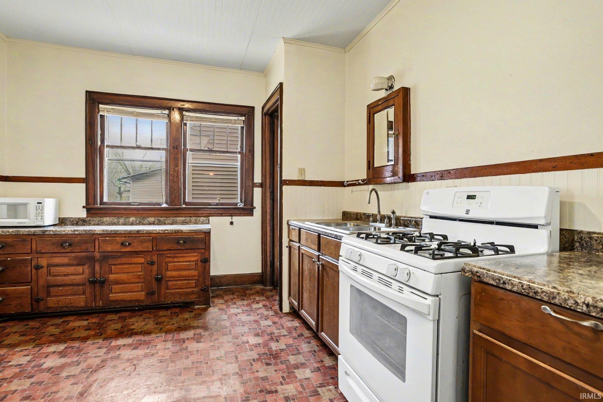 1112 Blaine Avenue South Bend IN 46616
