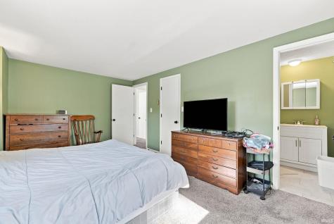 2002 Dominion Drive Fort Wayne IN 46815