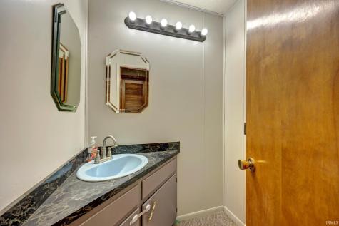 628 E Sand Hollar Road Bloomfield IN 47424