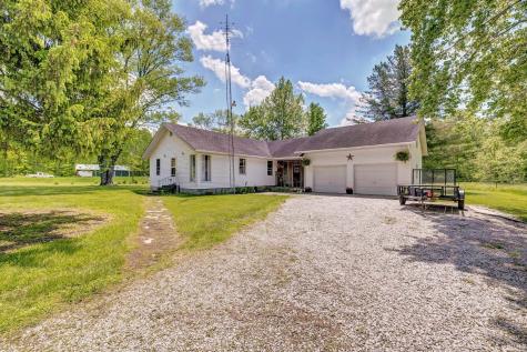 628 E Sand Hollar Road Bloomfield IN 47424