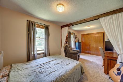 628 E Sand Hollar Road Bloomfield IN 47424