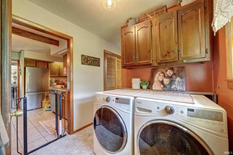 628 E Sand Hollar Road Bloomfield IN 47424