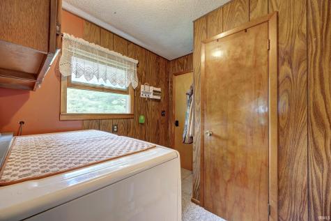 628 E Sand Hollar Road Bloomfield IN 47424