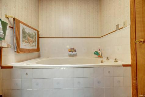 628 E Sand Hollar Road Bloomfield IN 47424