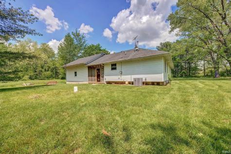 628 E Sand Hollar Road Bloomfield IN 47424