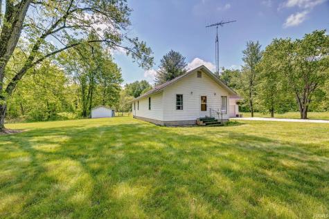 628 E Sand Hollar Road Bloomfield IN 47424