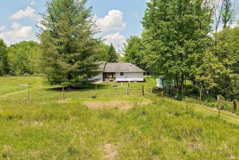628 E Sand Hollar Road Bloomfield IN 47424