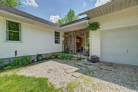 628 E Sand Hollar Road Bloomfield IN 47424