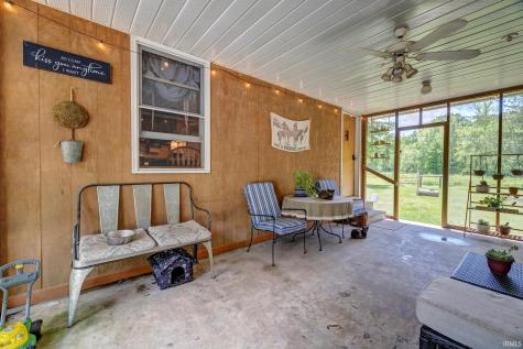 628 E Sand Hollar Road Bloomfield IN 47424