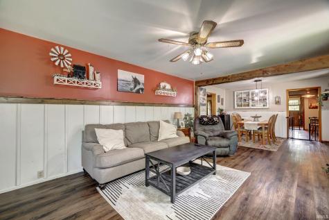 628 E Sand Hollar Road Bloomfield IN 47424