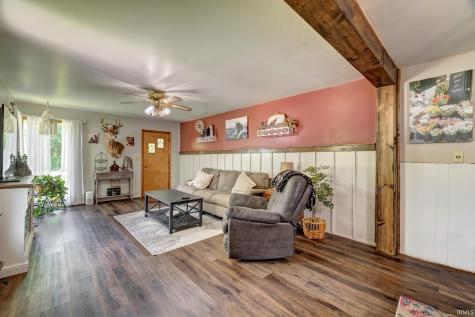 628 E Sand Hollar Road Bloomfield IN 47424