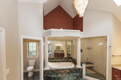 1300 N Grove Court Muncie IN 47304