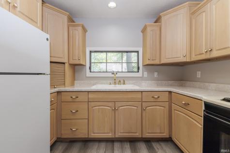 1300 N Grove Court Muncie IN 47304