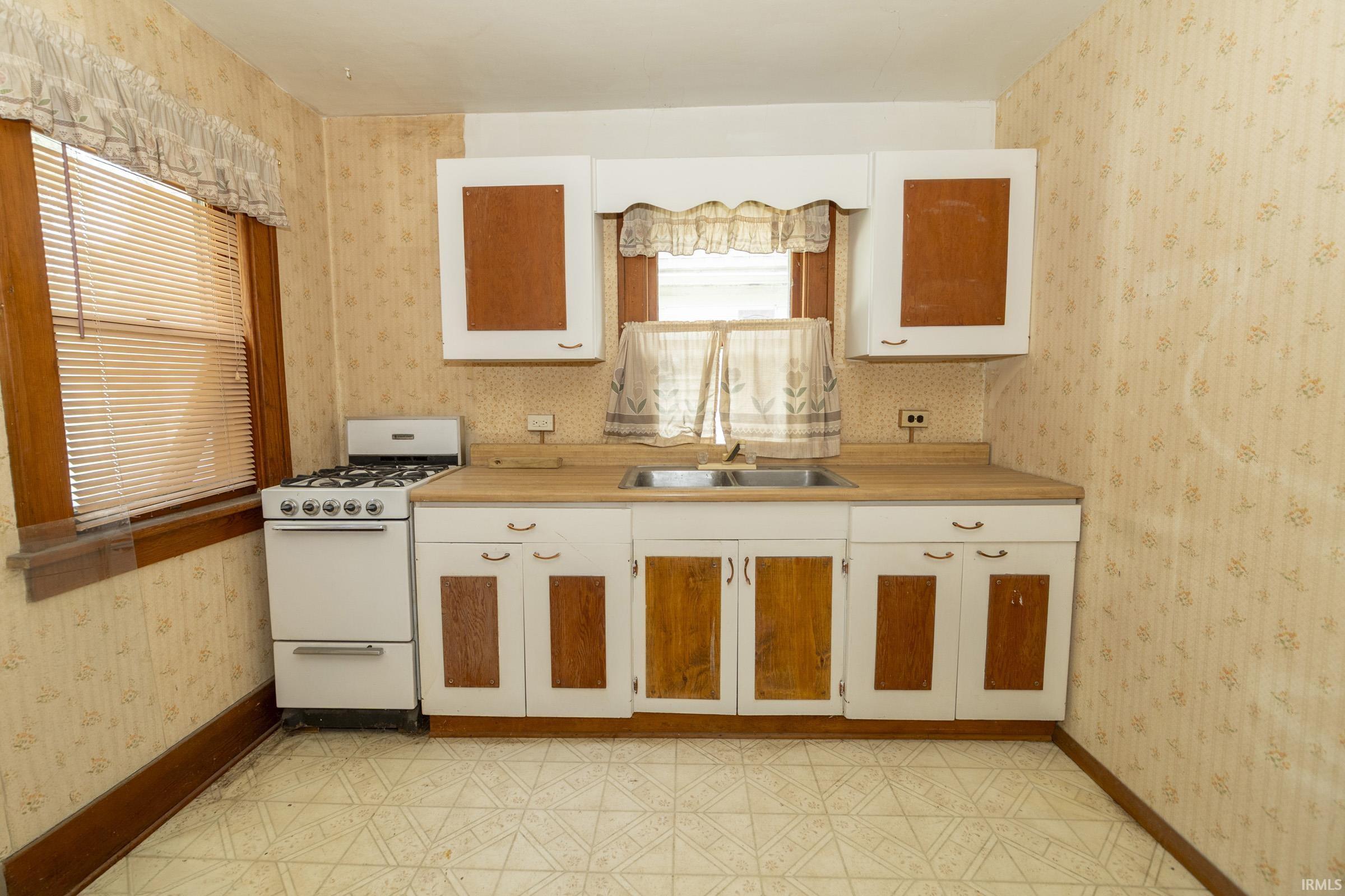 1005 S Logan Street South Bend IN 46615