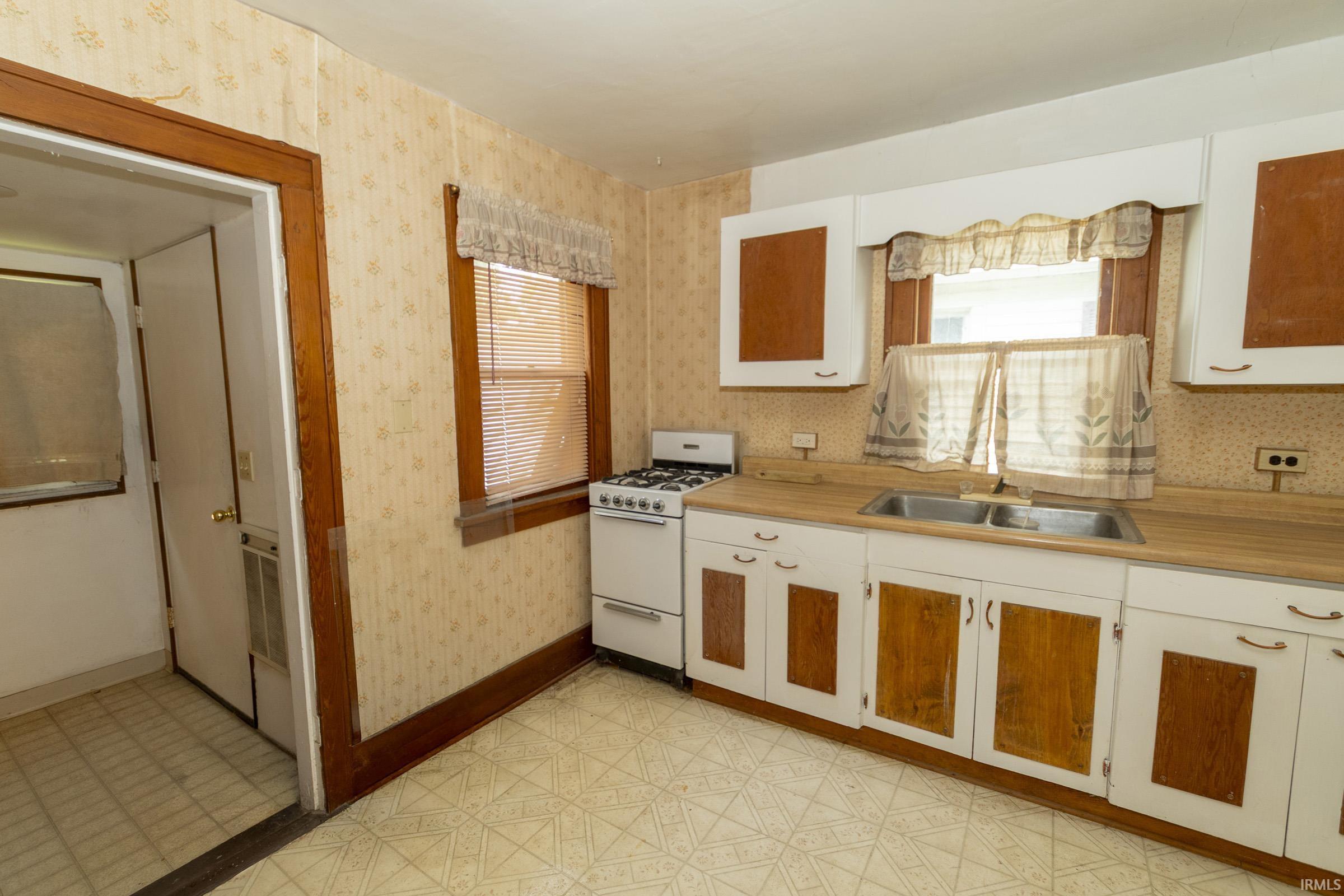 1005 S Logan Street South Bend IN 46615
