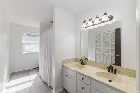 2705 W Twickingham Drive Muncie IN 47304