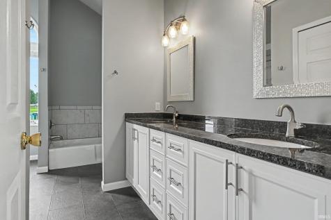 61470 Miami Meadows Court South Bend IN 46614