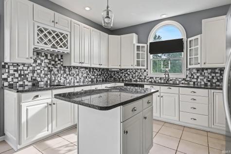 61470 Miami Meadows Court South Bend IN 46614