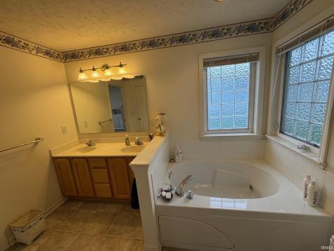 1728 Colonial Drive Rochester IN 46975