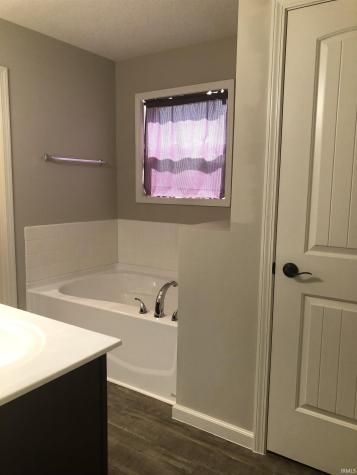 1560 Glen Hollow Drive Fort Wayne IN 46814
