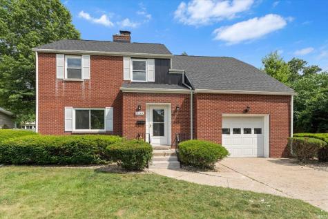 2420 S Twyckenham Drive South Bend IN 46614