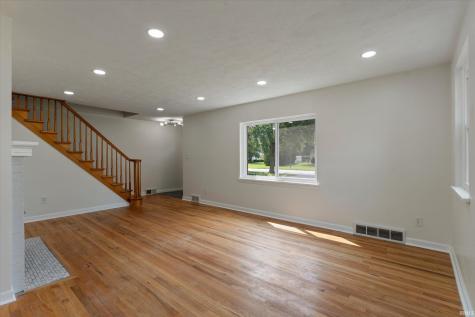 2420 S Twyckenham Drive South Bend IN 46614