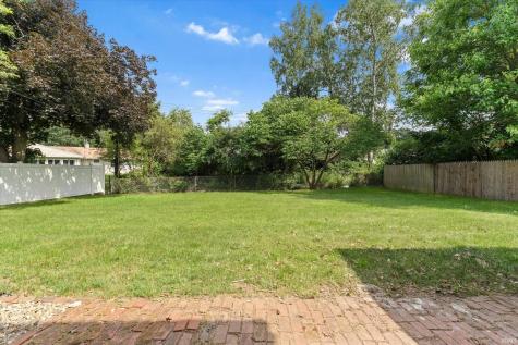 2420 S Twyckenham Drive South Bend IN 46614