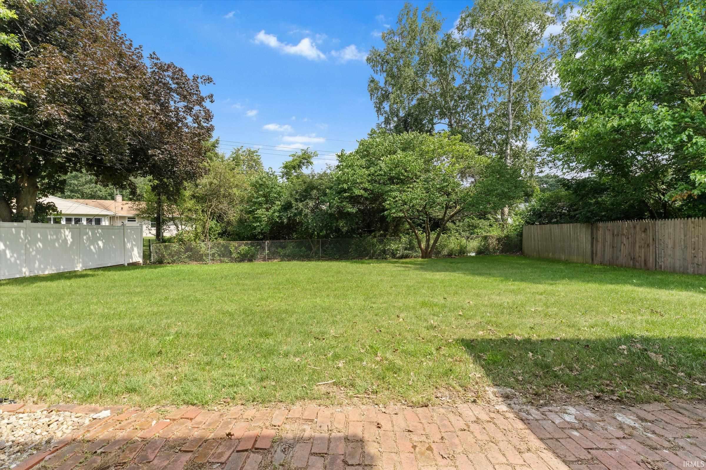 2420 S Twyckenham Drive South Bend IN 46614