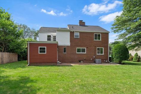 2420 S Twyckenham Drive South Bend IN 46614