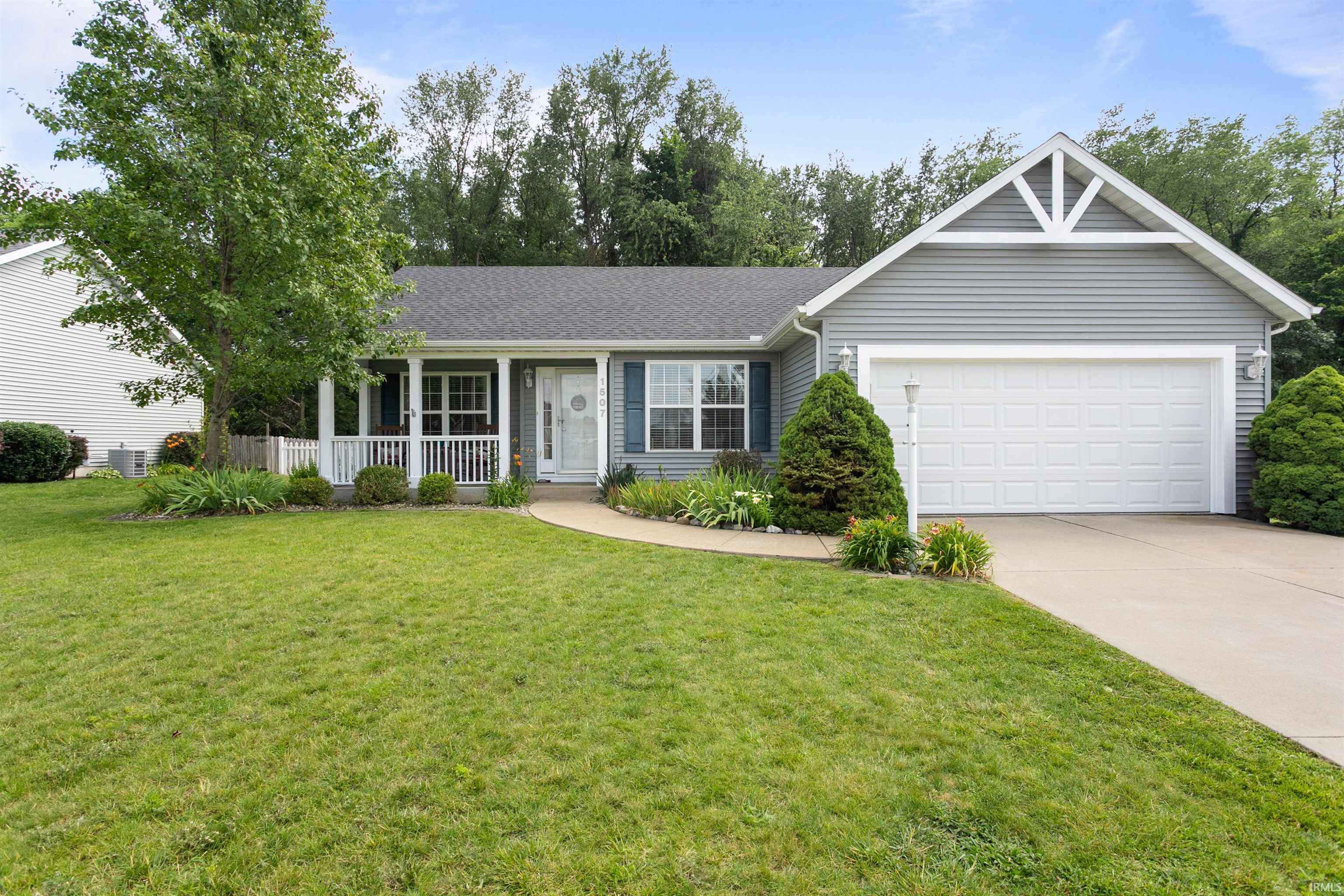 1507 Kingsman Way Osceola IN 46561