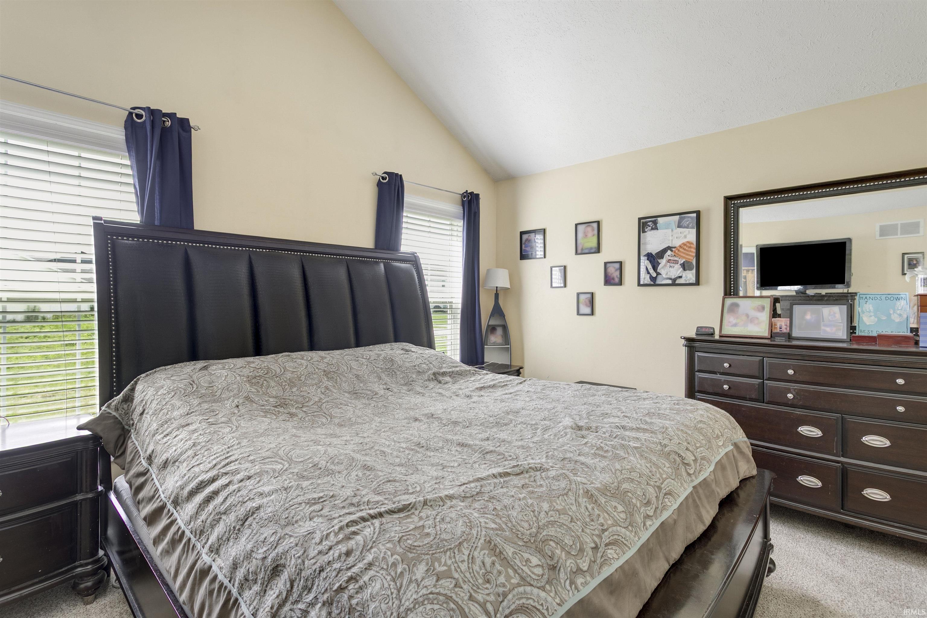 1507 Kingsman Way Osceola IN 46561
