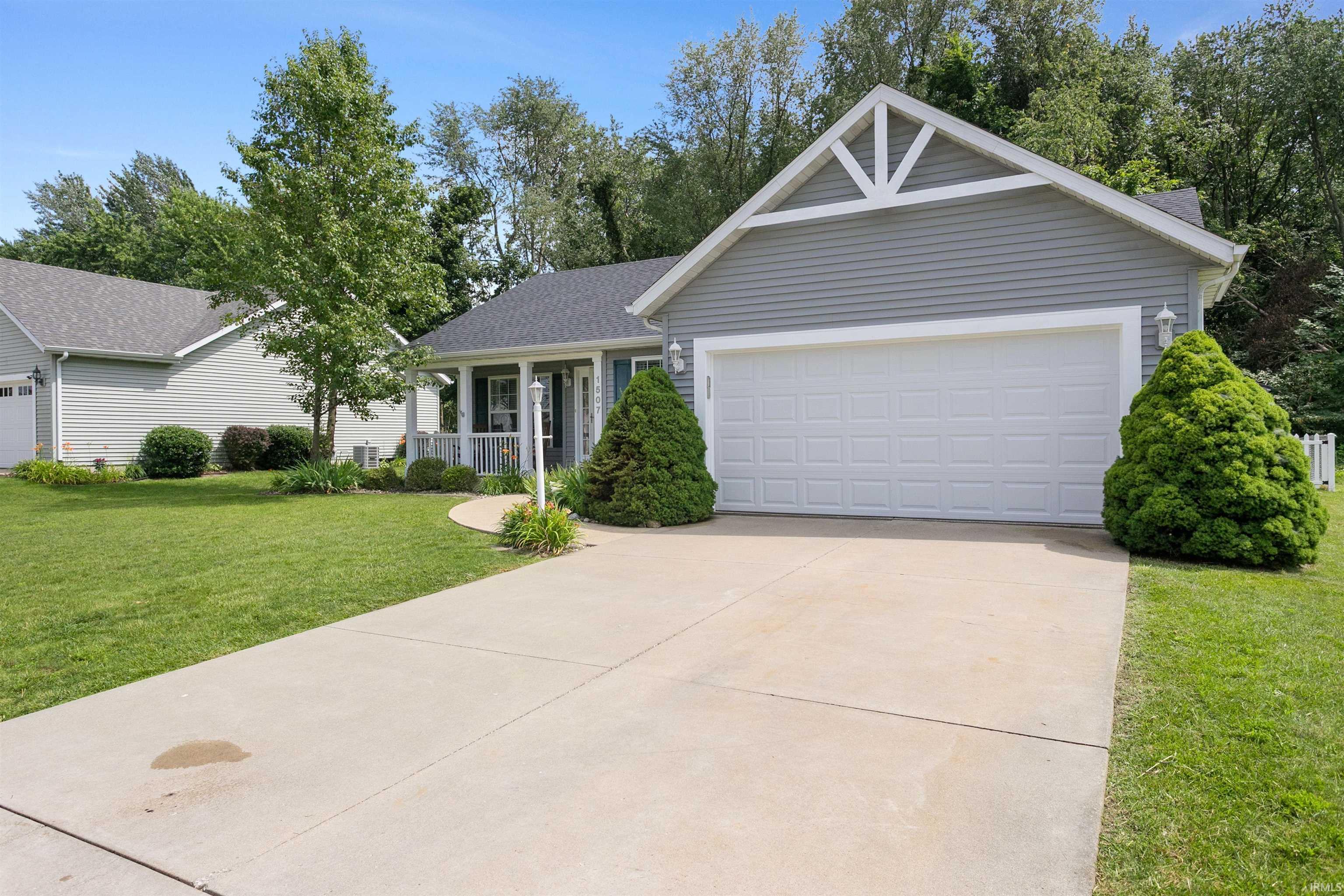 1507 Kingsman Way Osceola IN 46561