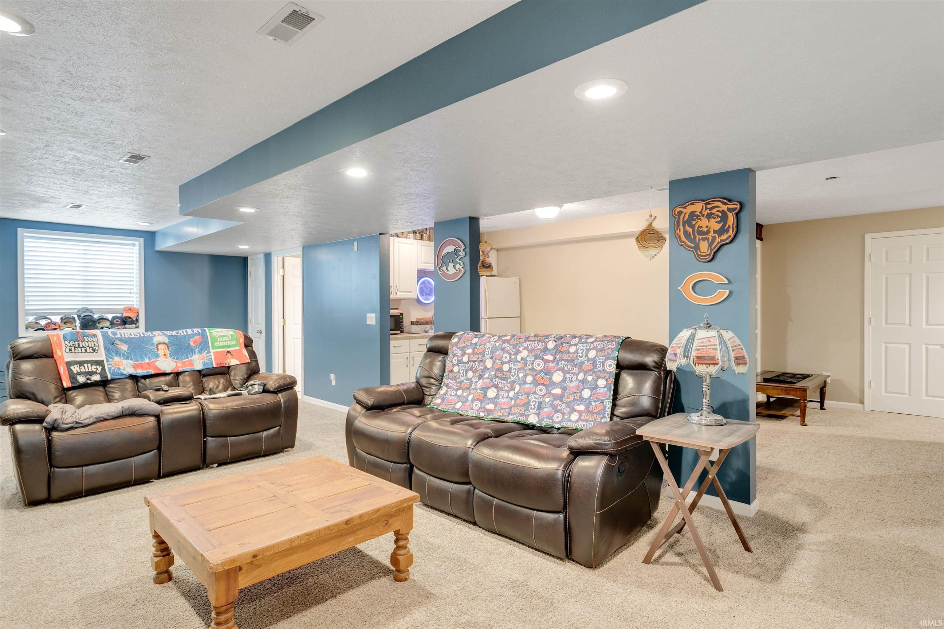 1507 Kingsman Way Osceola IN 46561