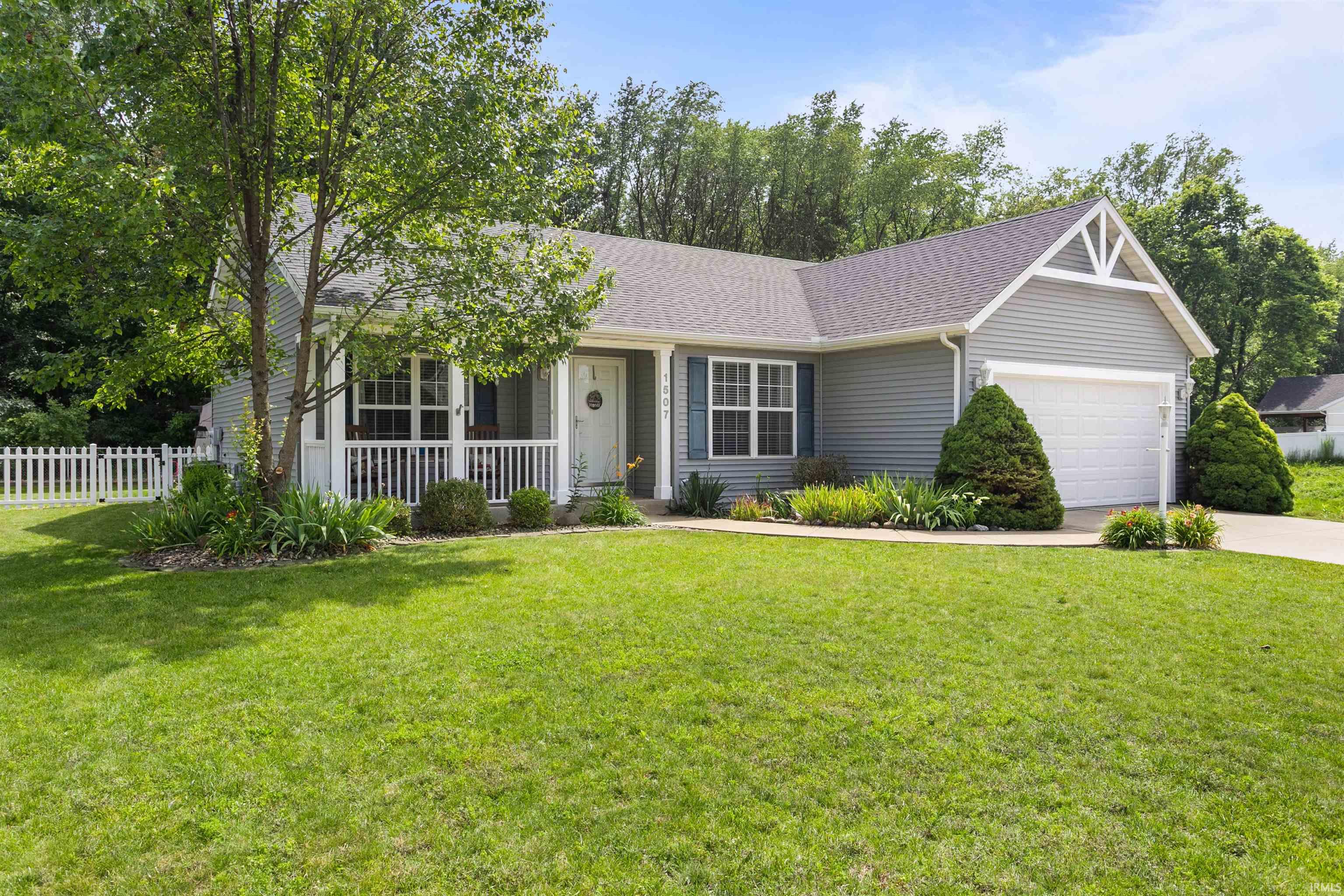 1507 Kingsman Way Osceola IN 46561