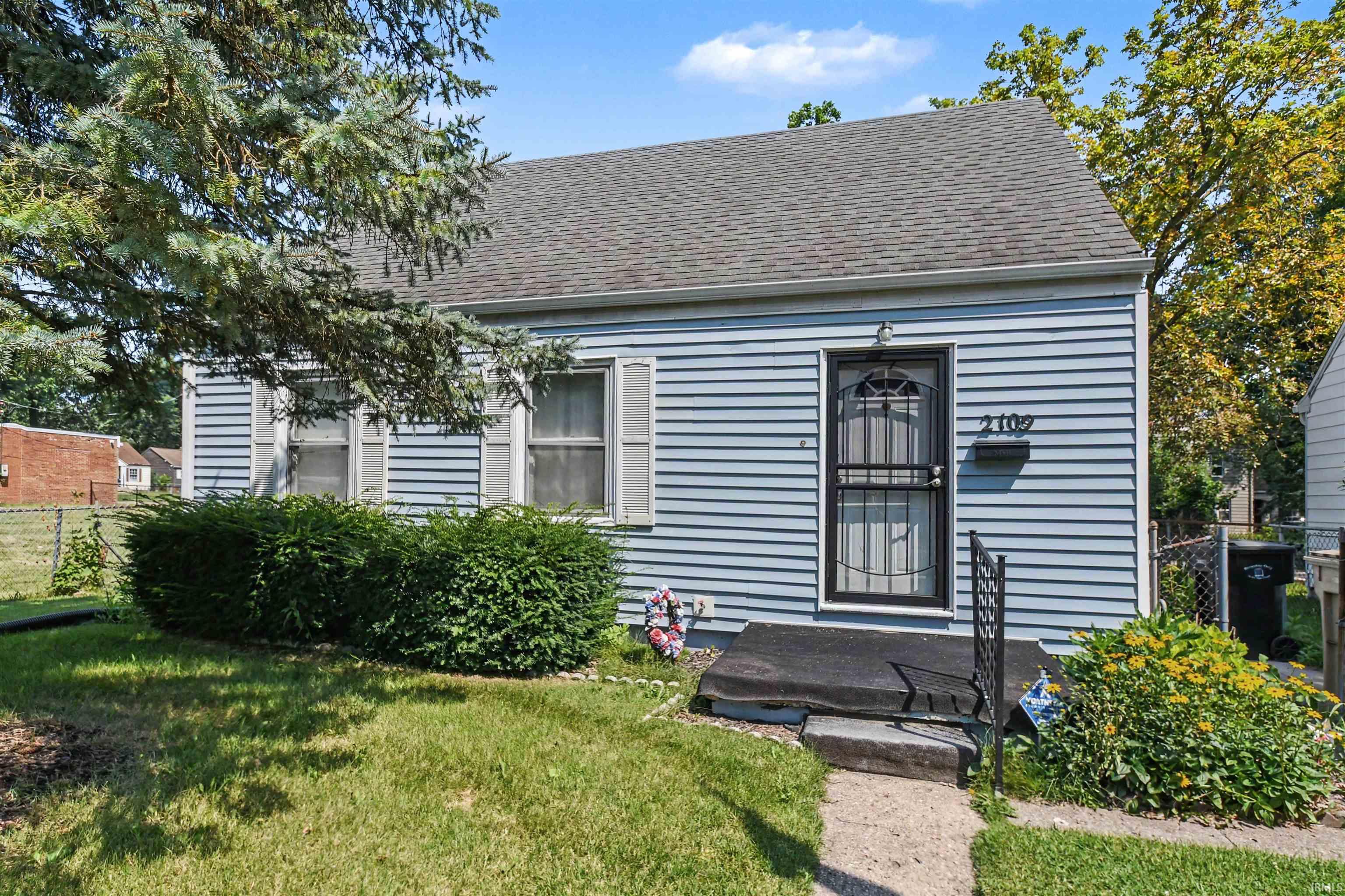 2109 Elwood Avenue South Bend IN 46628