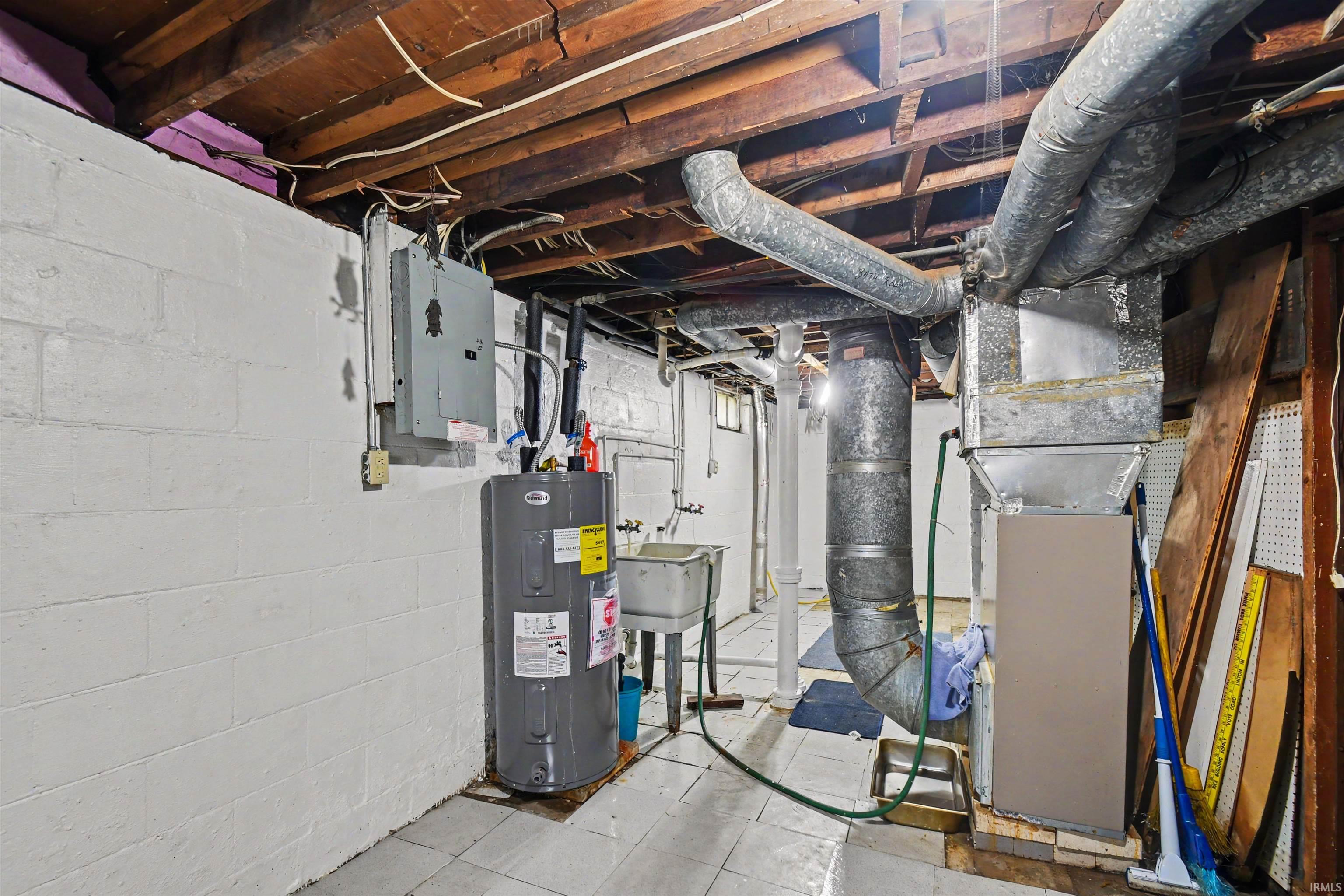 2109 Elwood Avenue South Bend IN 46628